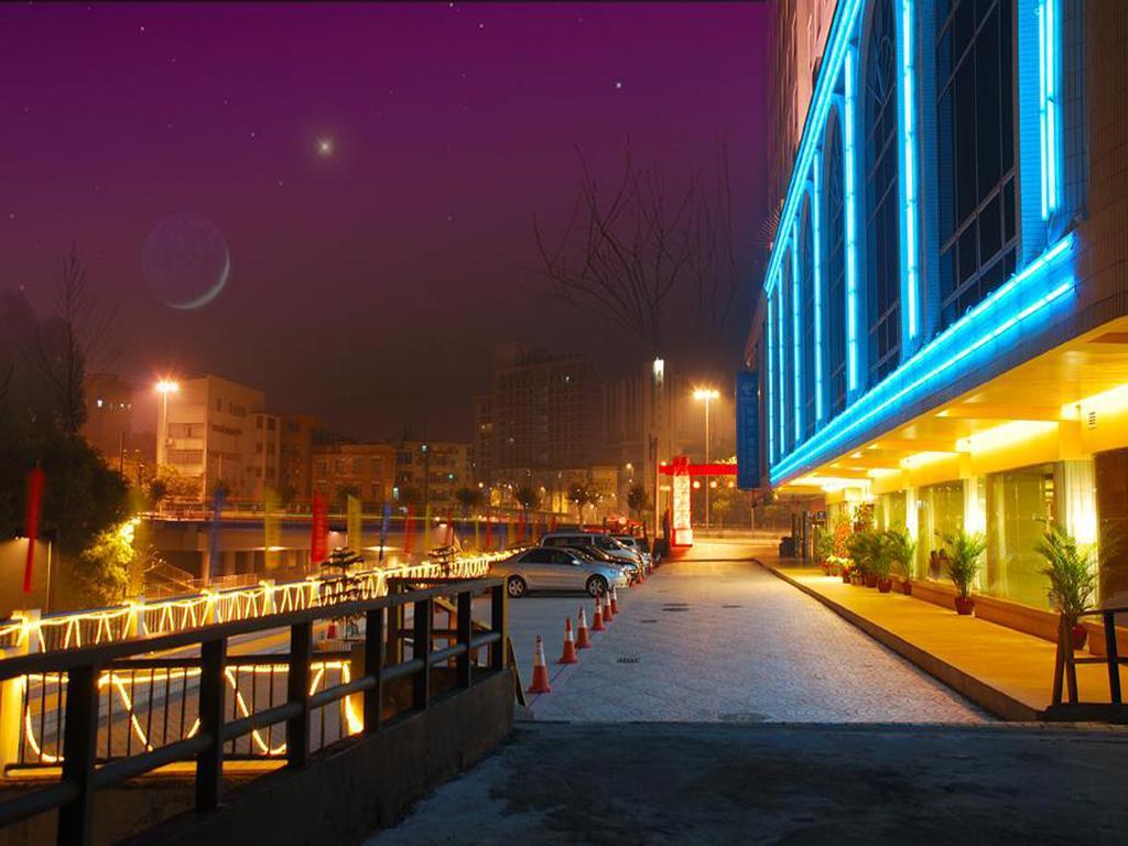Vienna Hotel Guangzhou Shaheding Metro Station Exterior foto